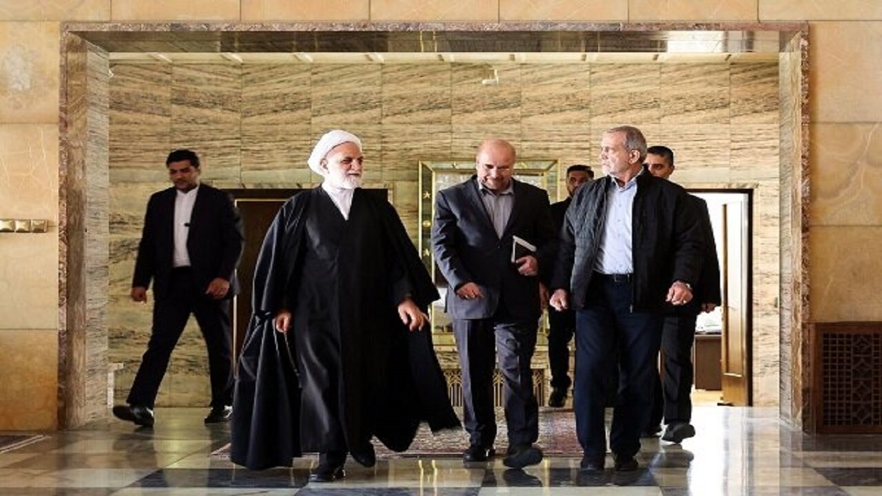 پیام مشترک سران قوا: در ایران ما تندرو و میانه‌رو وجود ندارد/ متجاوز را پشیمان می‌کنیم