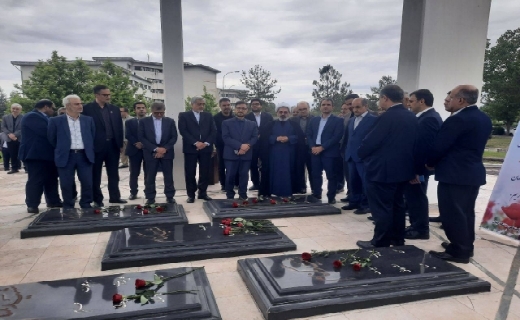 غرس نهال به یاد شهدای دانشگاهی با حضور وزیر علوم در گیلان غرس نهال به یاد شهدای دانشگاهی با حضور وزیر علوم در گیلان