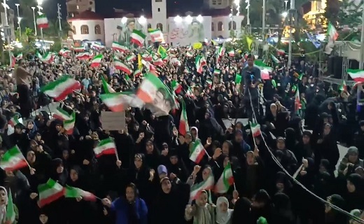 طنین &laquo;پیرو امر رهبریم&raquo; در میدان شهدای ذهاب رشت + فیلم