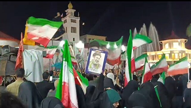 طنین «پیرو امر رهبریم» در میدان شهدای ذهاب رشت + فیلم