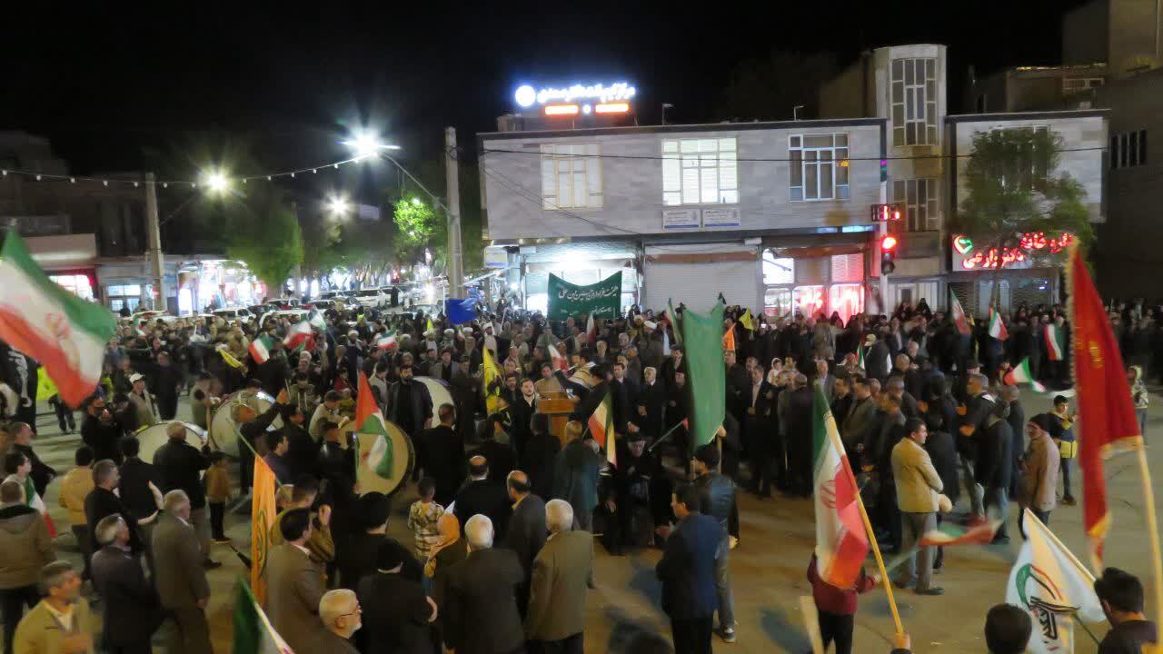رژه با شکوه جانفدائیان و شاه حسین گویان روستای نمرور در بیعت با رهبری