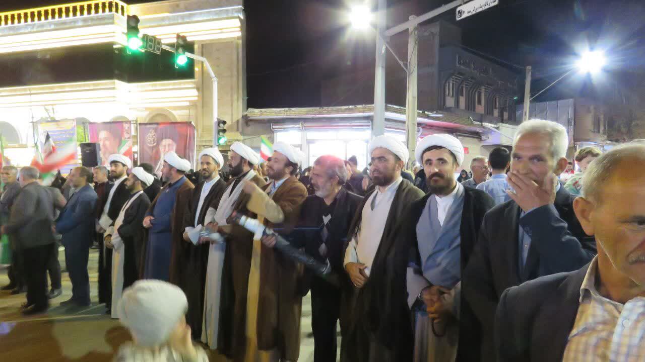 رژه با شکوه جانفدائیان و شاه حسین گویان روستای نمرور در بیعت با رهبری