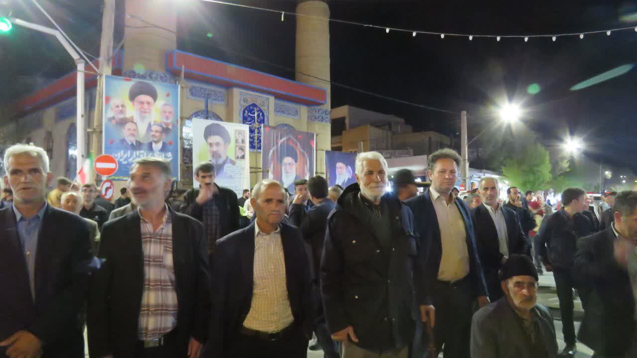 رژه با شکوه جانفدائیان و شاه حسین گویان روستای نمرور در بیعت با رهبری
