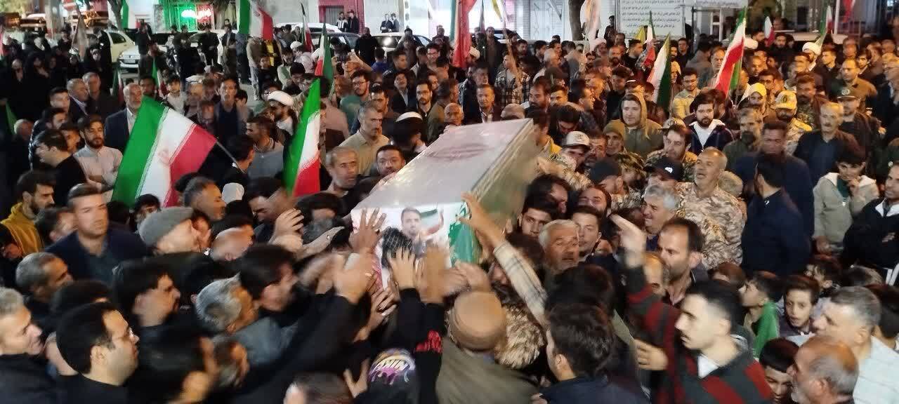 قاب اشکی از وداع نوزاد ۴۰ روزه با پدر شهیدش در شهرستان بهار