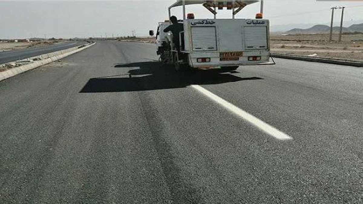 باشگاه خبرنگاران -خط کشی۵۰۰ کیلومتر از طول مسیر ورودی ها و محورهای شریانی آذربایجان غربی