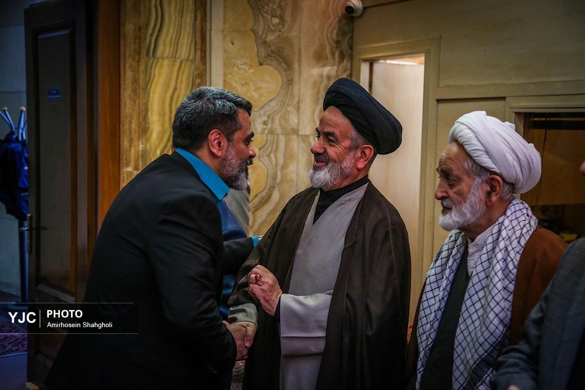 بازدید اصحاب رسانه از خسارات برجا مانده از جنگ رمضان در کاخ سعدآباد