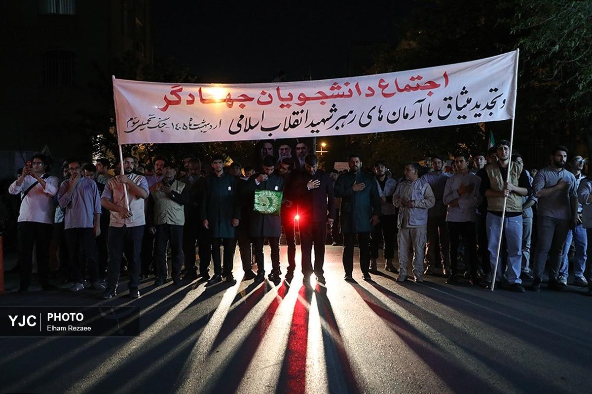 بازدید اصحاب رسانه از خسارات برجا مانده از جنگ رمضان در کاخ سعدآباد