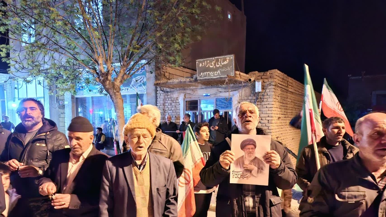 حضور اقشار مختلف انقلابی و بصیر نردین در اجتماع شب‌های اقتدار + فیلم و عکس