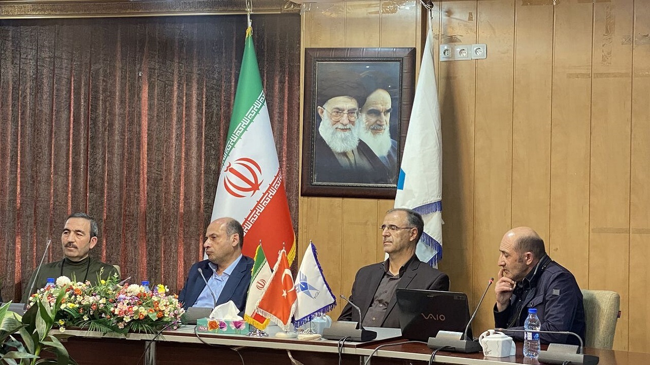 در کنار برادران و همکاران ایرانی هستیم