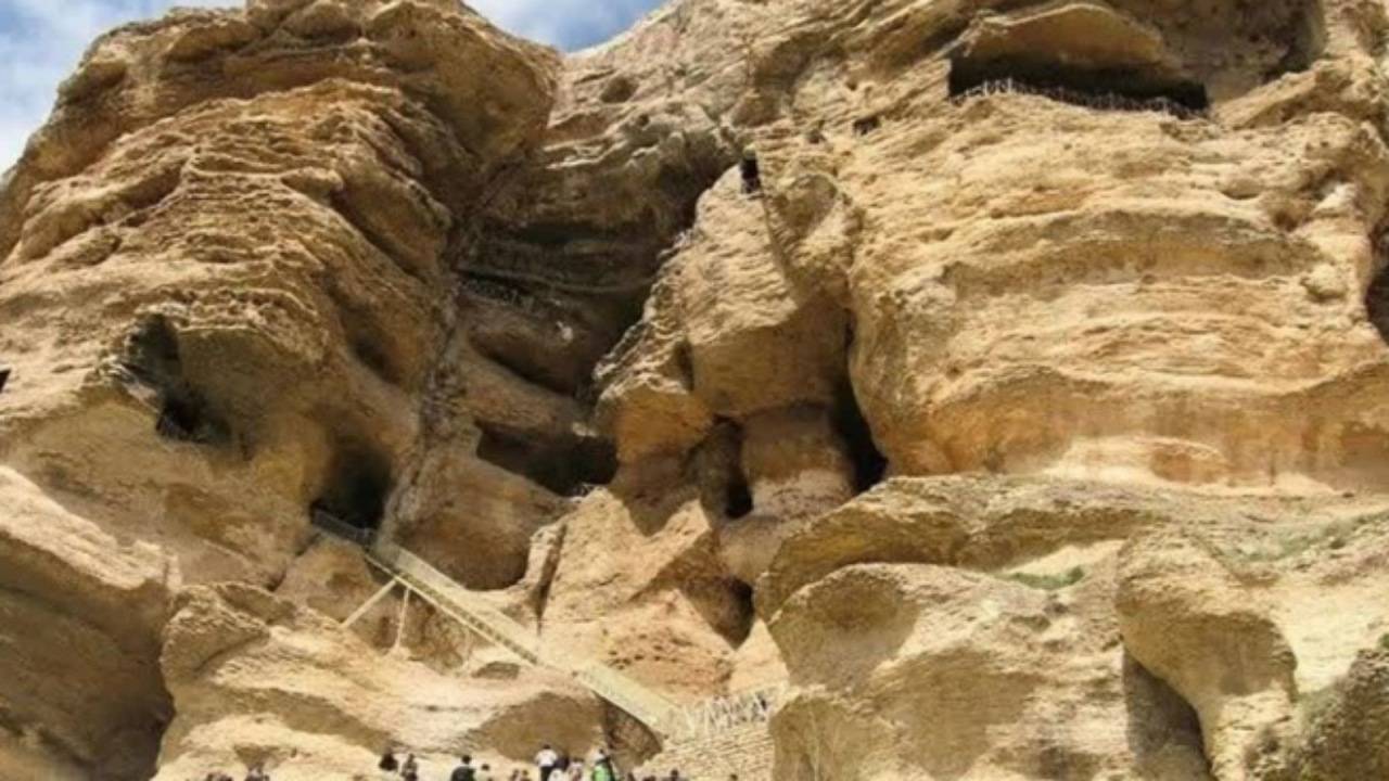 تعیین عرصه و حریم غار باستانی کرفتو، گامی مهم در حفاظت از میراث‌فرهنگی است