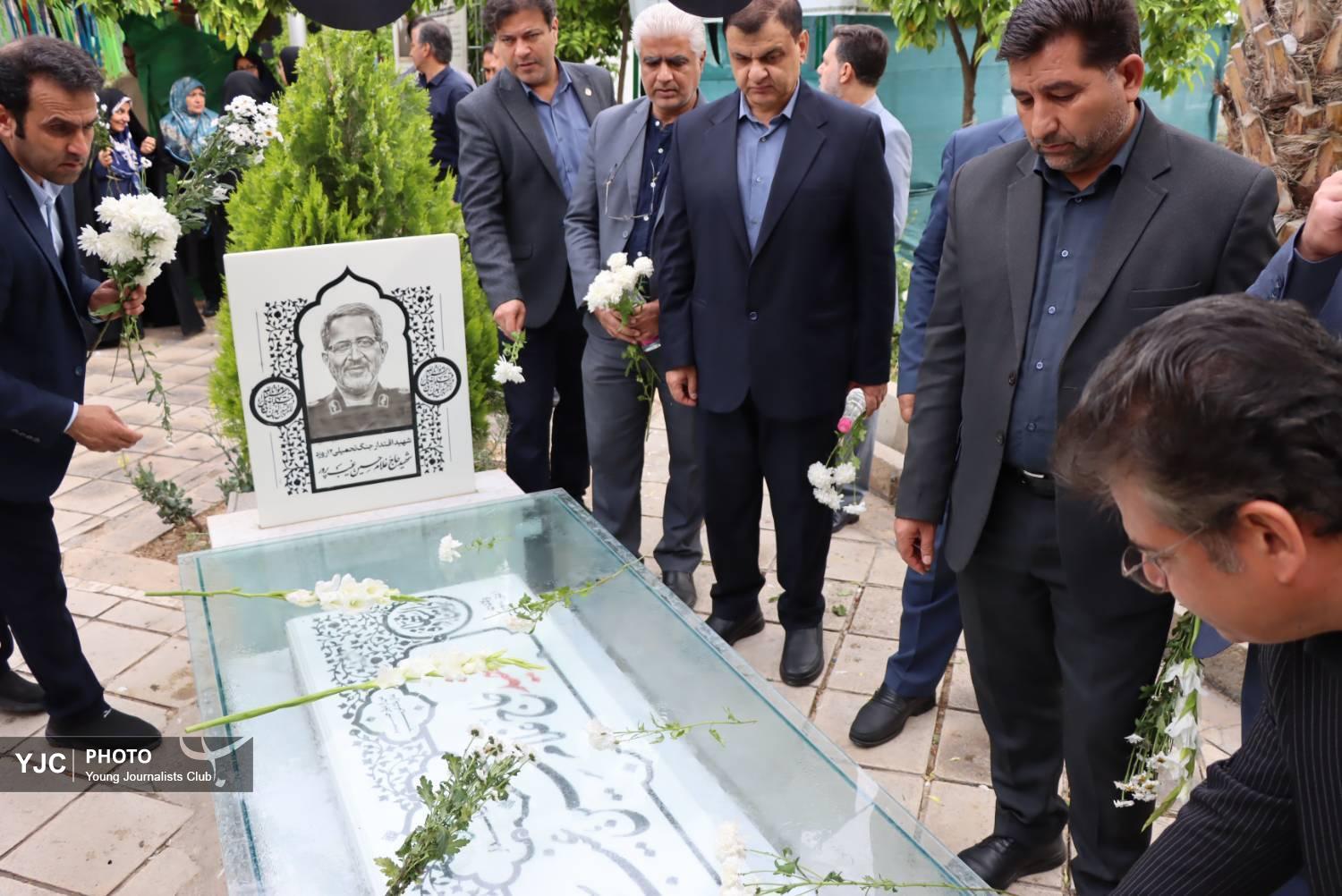 عزت امروز ایران حاصل فداکاری شهدا و تلاش کارگران است