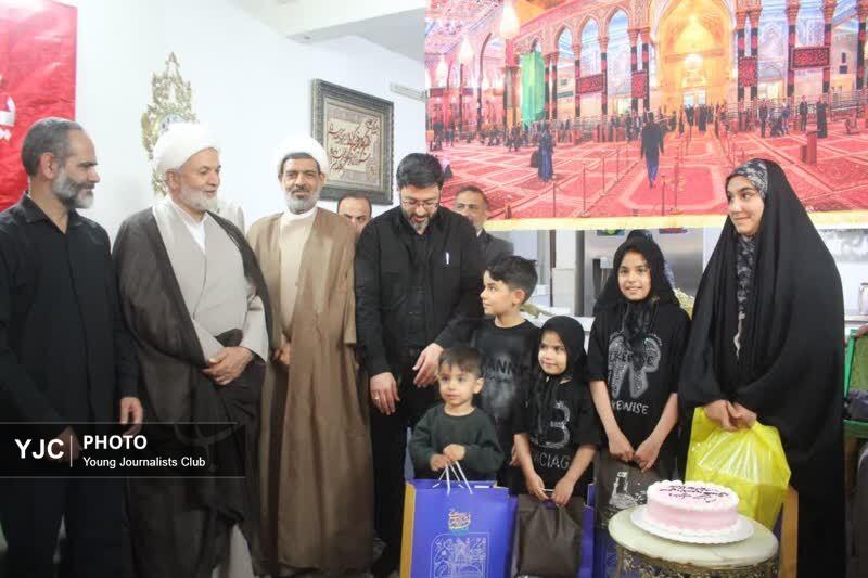 تکریم سه خانواده شهید دفاع مقدس سوم قم در دهه کرامت؛ روز دختر در کنار فرزندان شهدا جشن گرفته شد