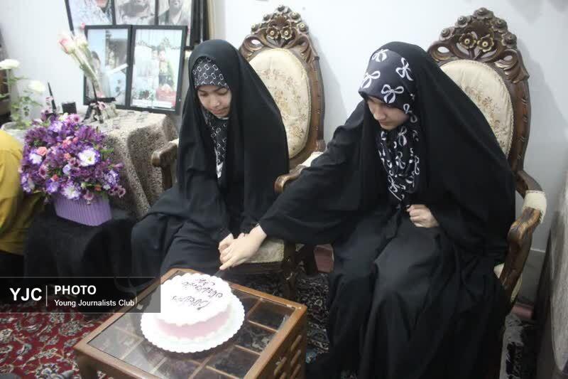 تکریم سه خانواده شهید دفاع مقدس سوم قم در دهه کرامت؛ روز دختر در کنار فرزندان شهدا جشن گرفته شد