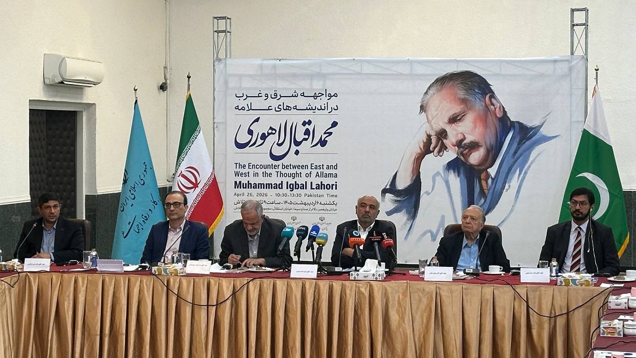 راه برون‌رفت از تنش‌های جهانی «خودباوری» و «روشن‌بینی» ملت‌های شرق است