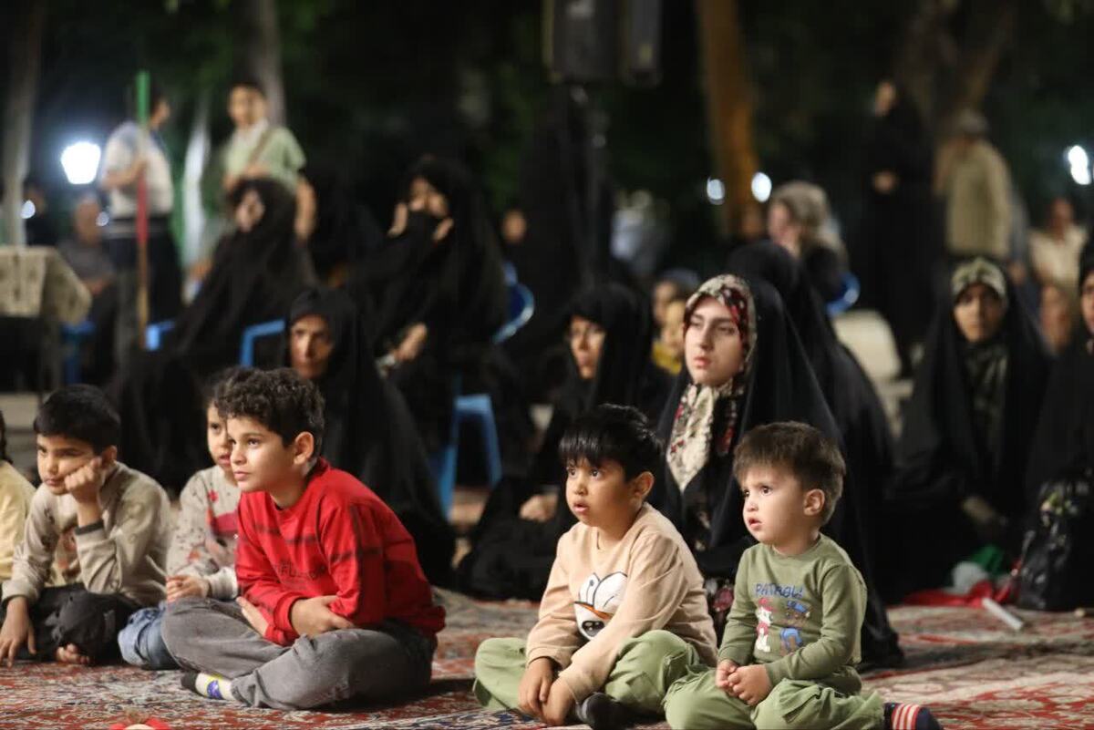 باشگاه خبرنگاران -استقبال خانواده‌های یزدی از اجرای نمایش خیابانی «دو پیکر»