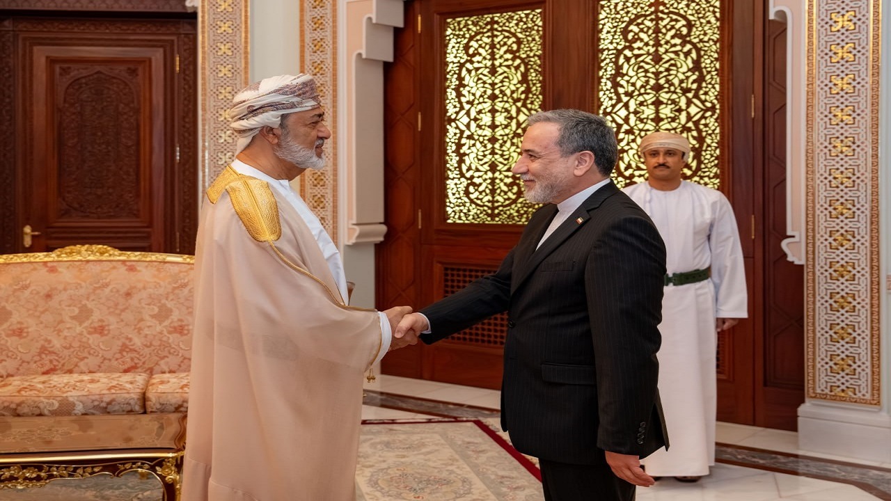 دیدار عراقچی با سلطان عمان در مسقط