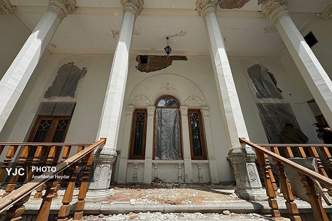 بازدید اصحاب رسانه از خسارات برجا مانده از جنگ رمضان در کاخ سعدآباد