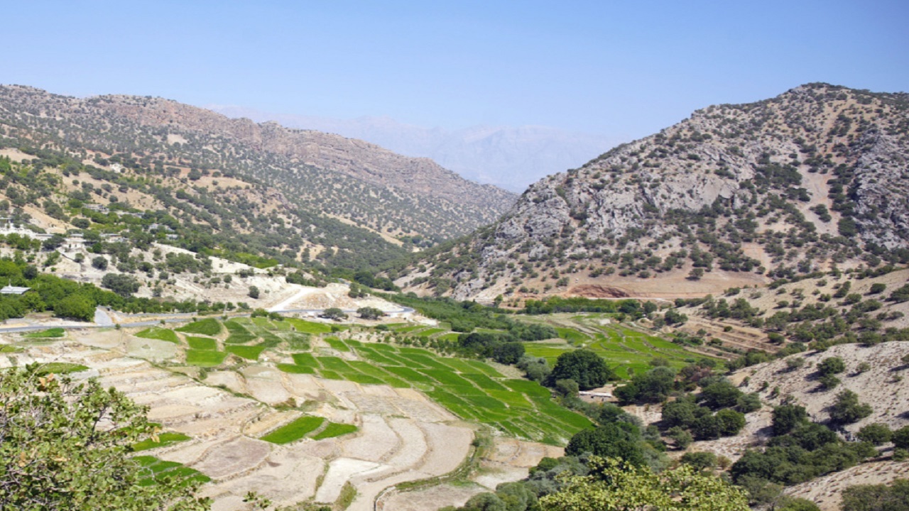 وضعیت جغرافیایی مانع توسعه متوازن در شهرستان دنا است