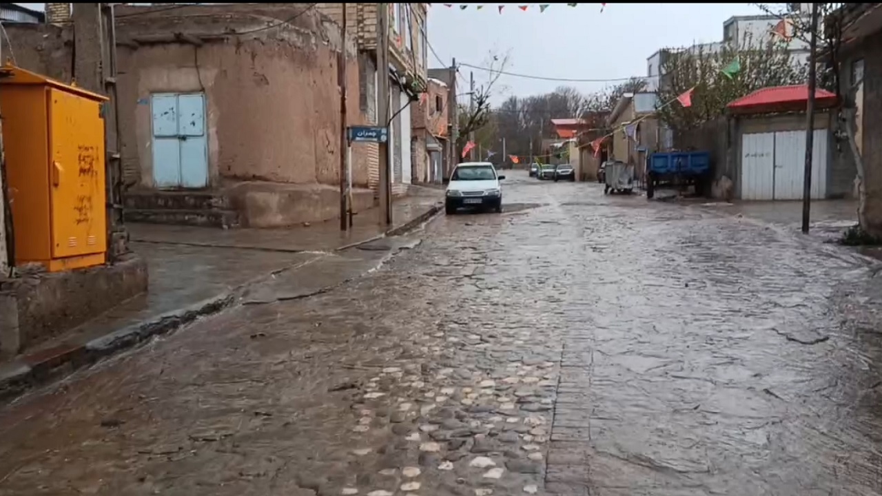 بارش باران در روستای توآباد+ فیلم