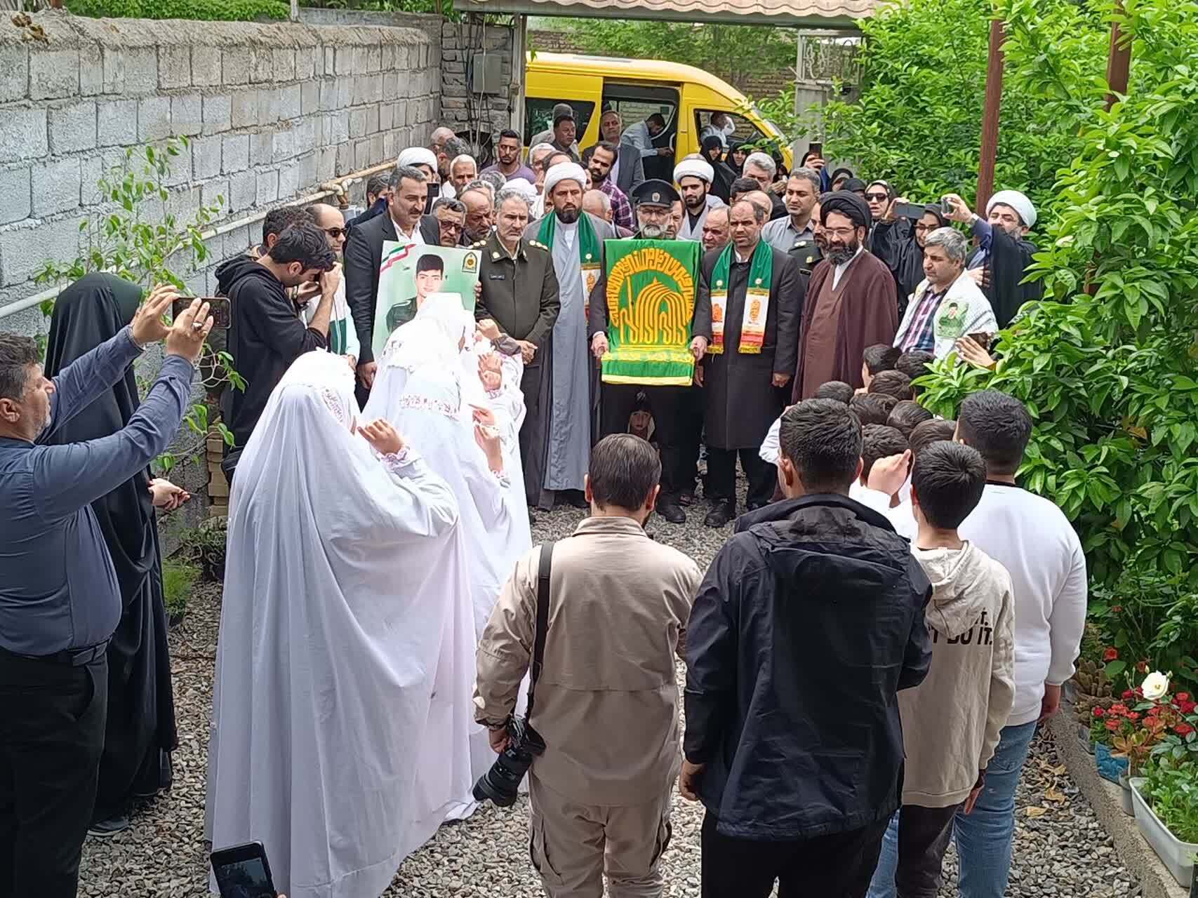 پرچم متبرک رضوی میهمان خانواده شهید امید گوکلانی