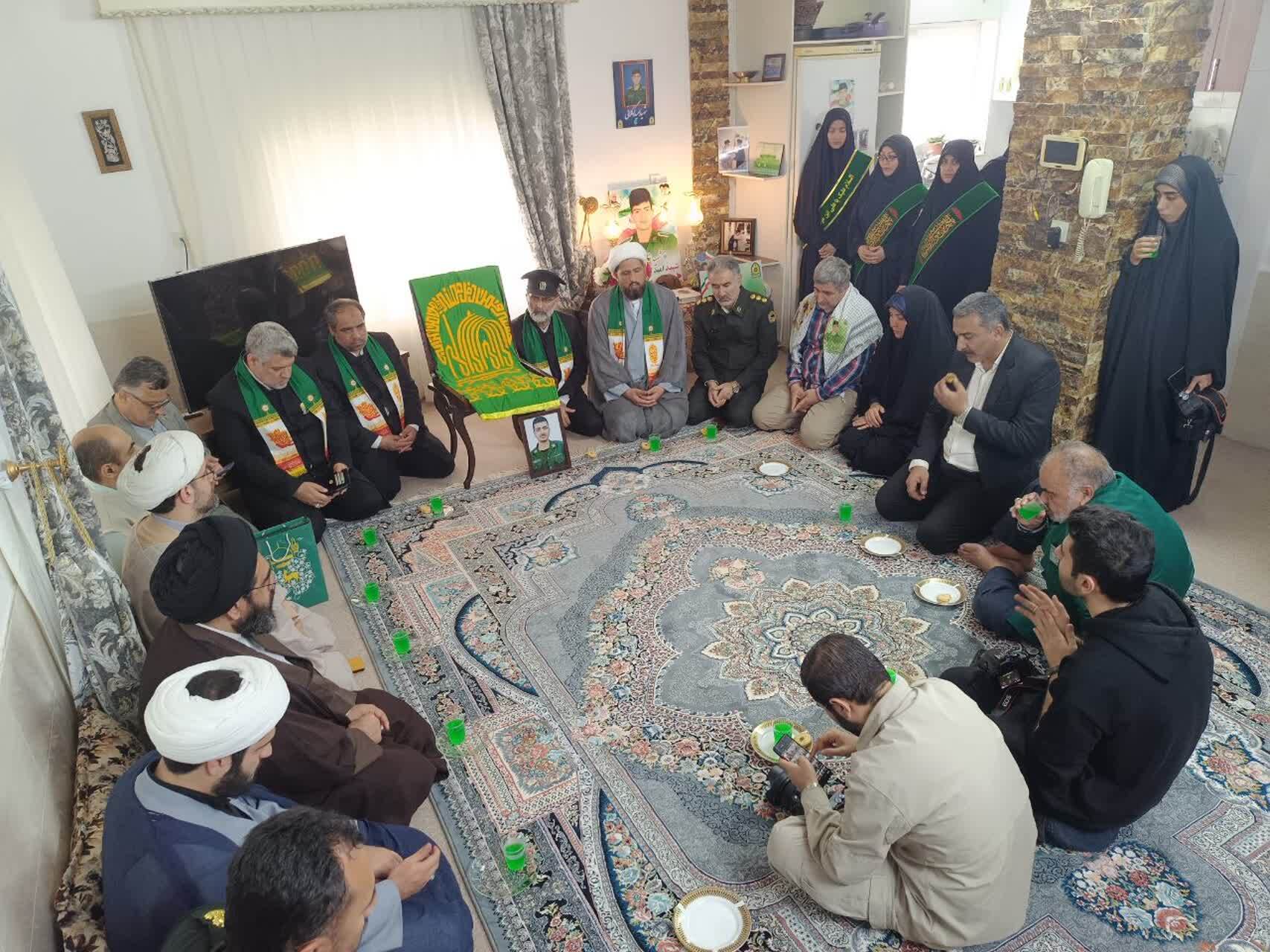 پرچم متبرک رضوی میهمان خانواده شهید امید گوکلانی
