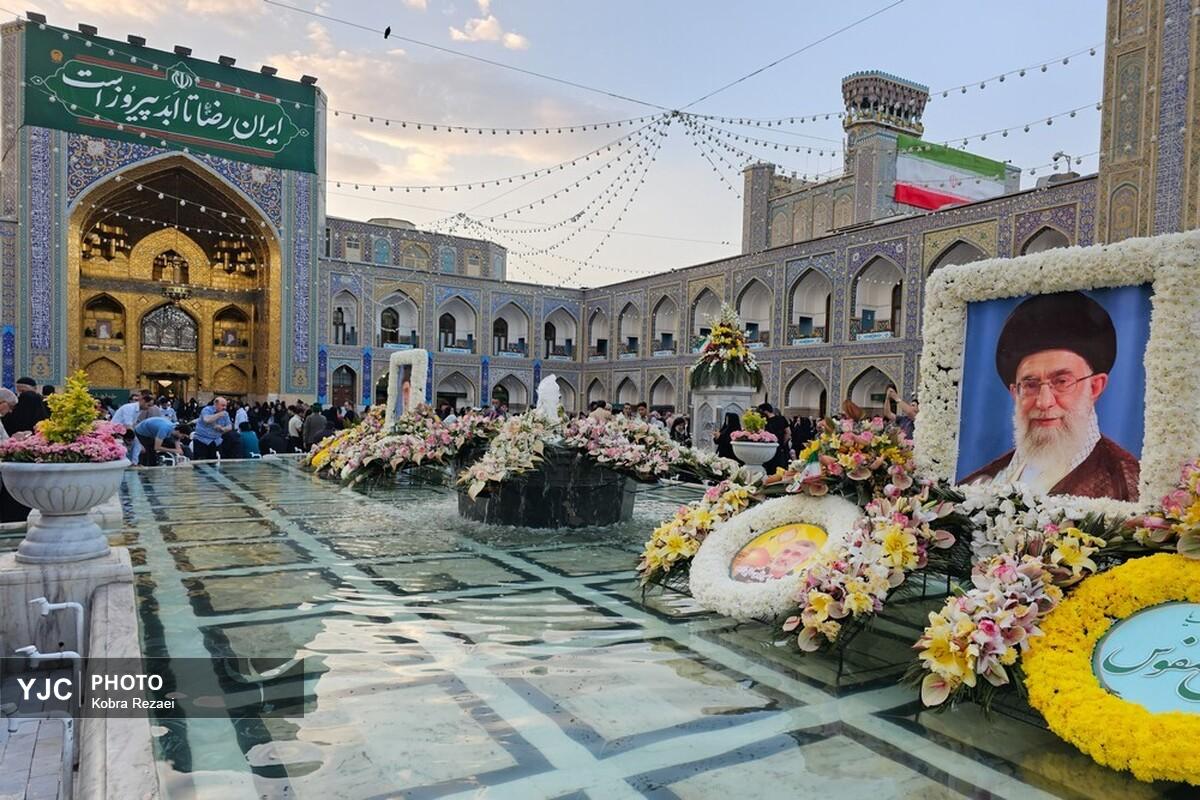 گل آرایی ضریح مطهر حضرت معصومه (س)