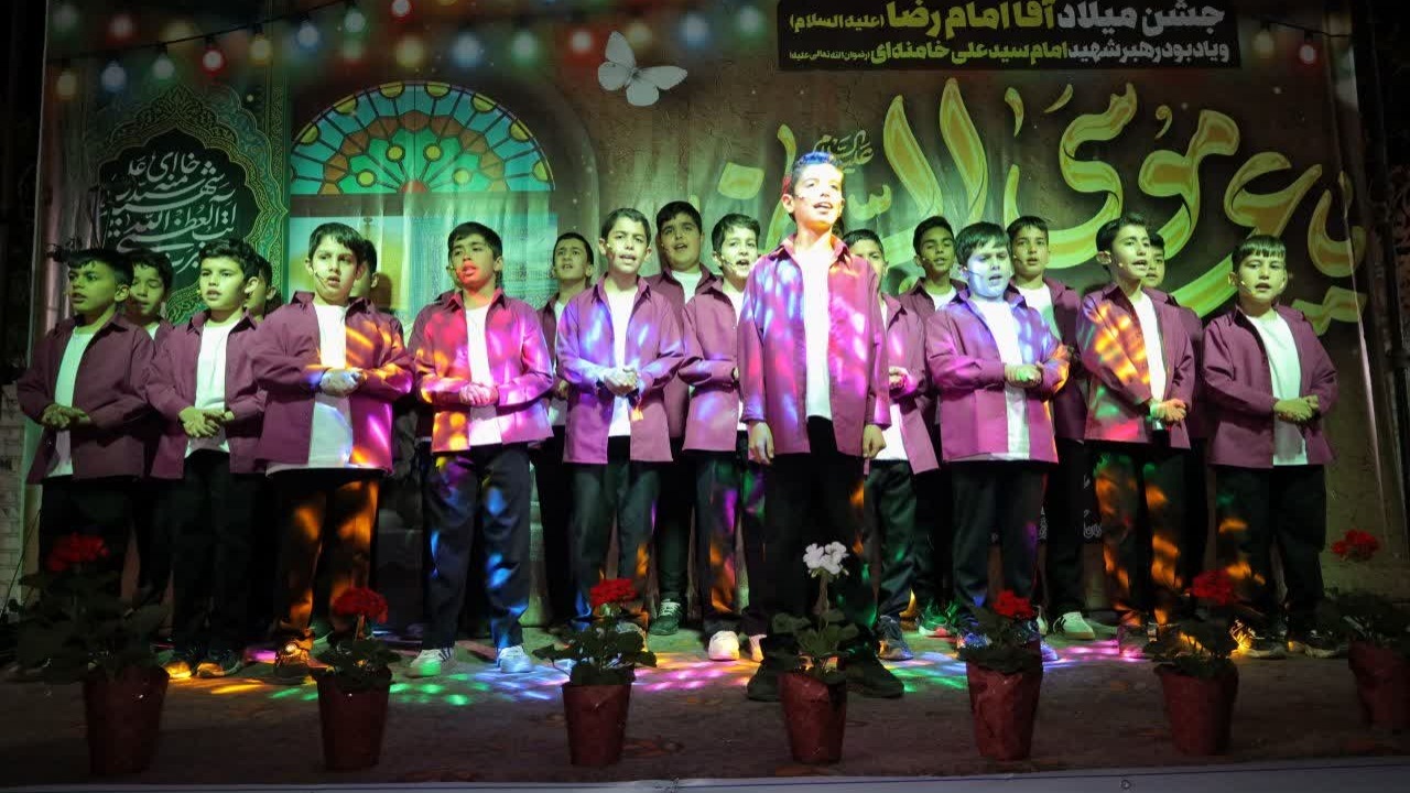 جشن میلاد امام رضا (ع) با حضور خادمان حرم رضوی در شهرکرد + تصاویر