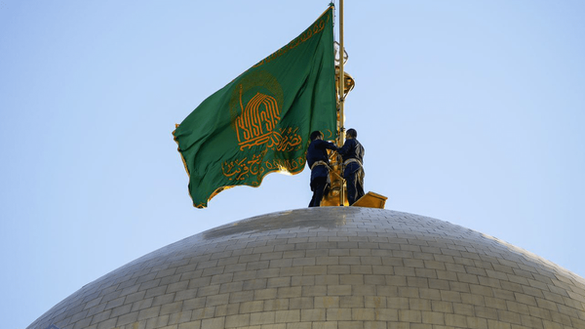 پرچم گنبد حرم امام حسین نو شد + فیلم
