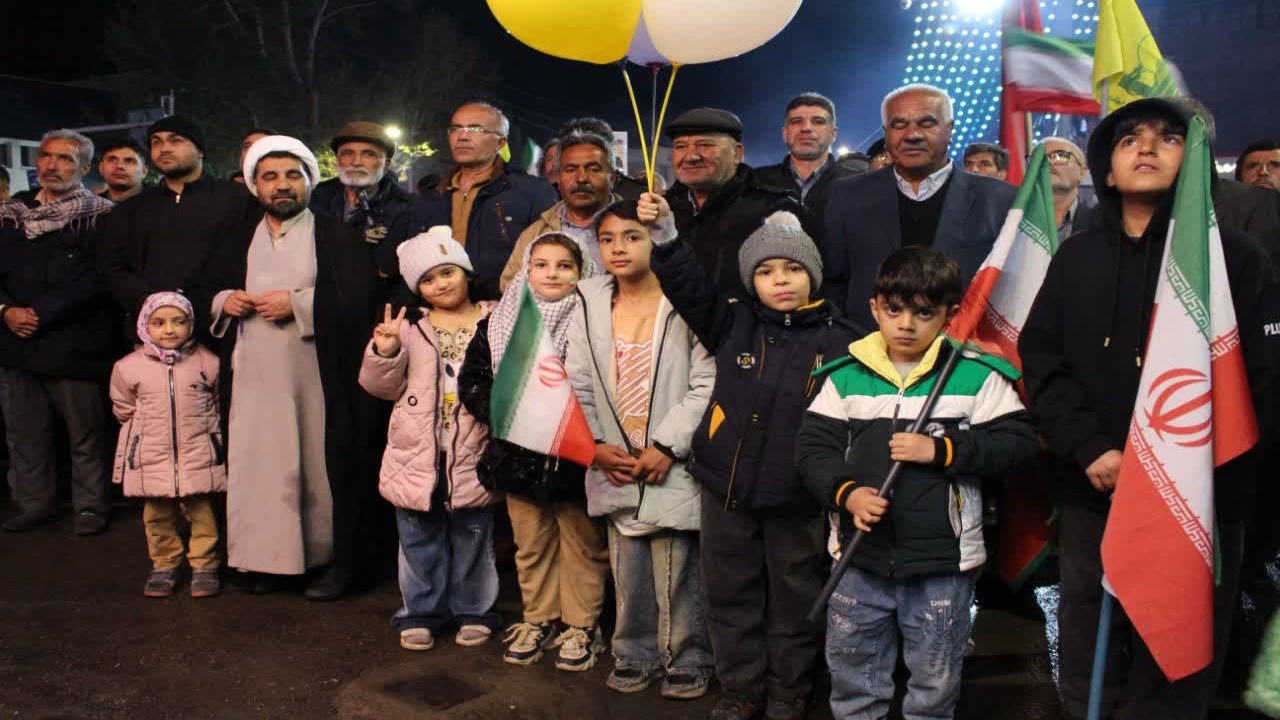 تصاویری از کودکان جان فدا در ابهر در شب میلاد امام رضا (ع)