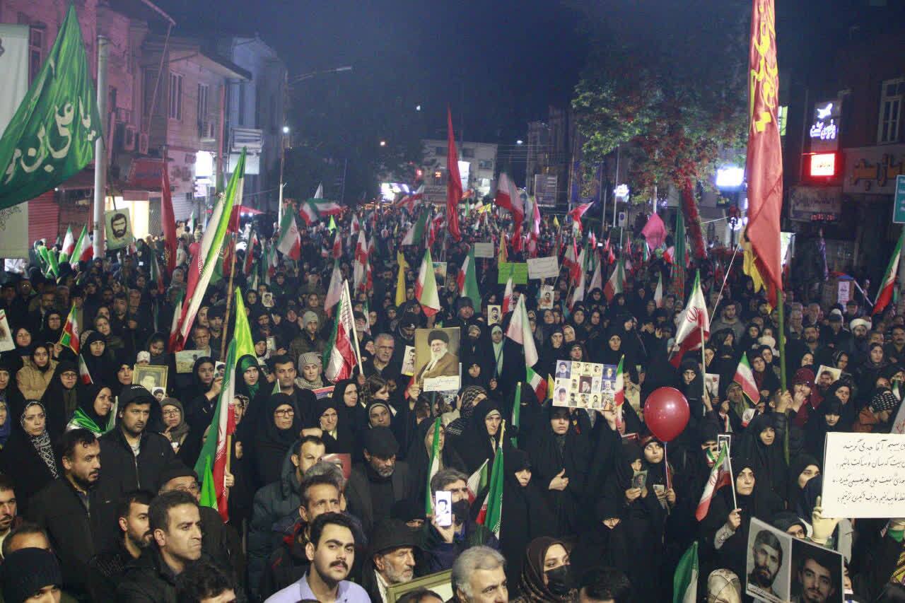 گوشه&zwnj;هایی از قیام شبانه قائمشهری&zwnj;ها در حمایت از رهبری