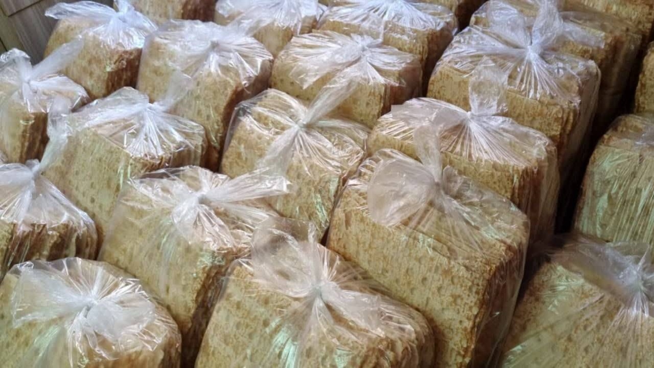 دستان پرمهر، گره‌گشای نیازمندان؛ توزیع ۱۳۰ بسته نان در ارومیه