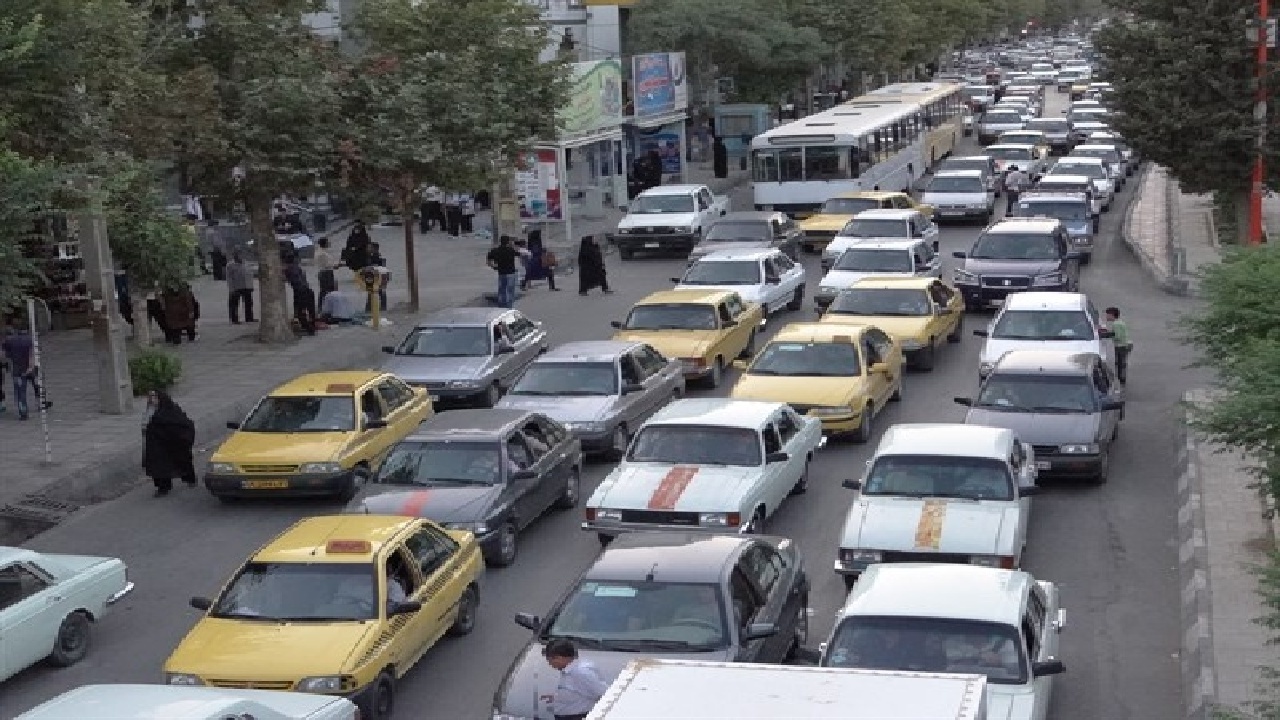 خرم‌آباد در کمبود پارکینگ؛ وقتی خودروها بیشتر از پارکینگ‌ها می‌شوند
