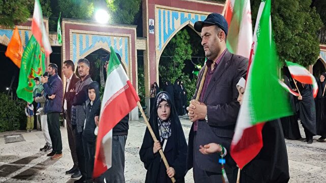میثاق شبانه مردم صالح&zwnj;آبادی&zwnj;ها با آرمان&zwnj;های انقلاب زیر بارش رحمت الهی + عکس