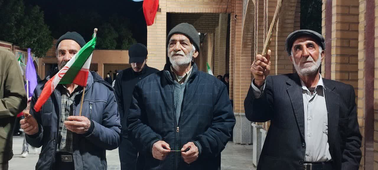 میثاق شبانه مردم صالح&zwnj;آبادی&zwnj;ها با آرمان&zwnj;های انقلاب زیر بارش رحمت الهی