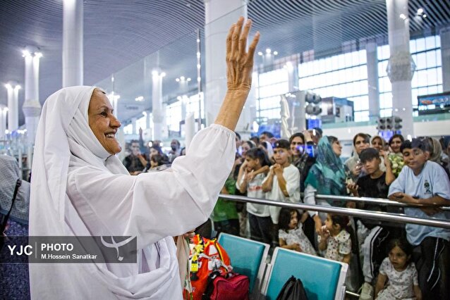 بازگشت نخستین گروه حجاج بیت‌الله الحرام به میهن