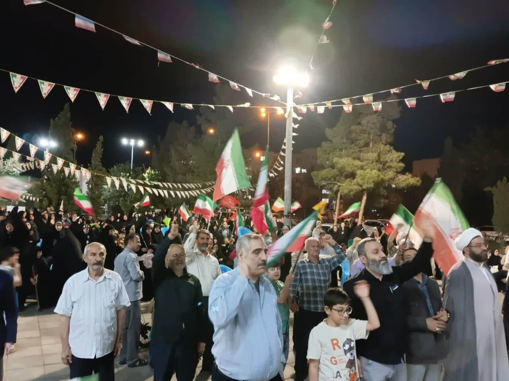 نود و سومین شب حضور مردم انقلابی خاورشهر در میدان اقتدار و مقاومت