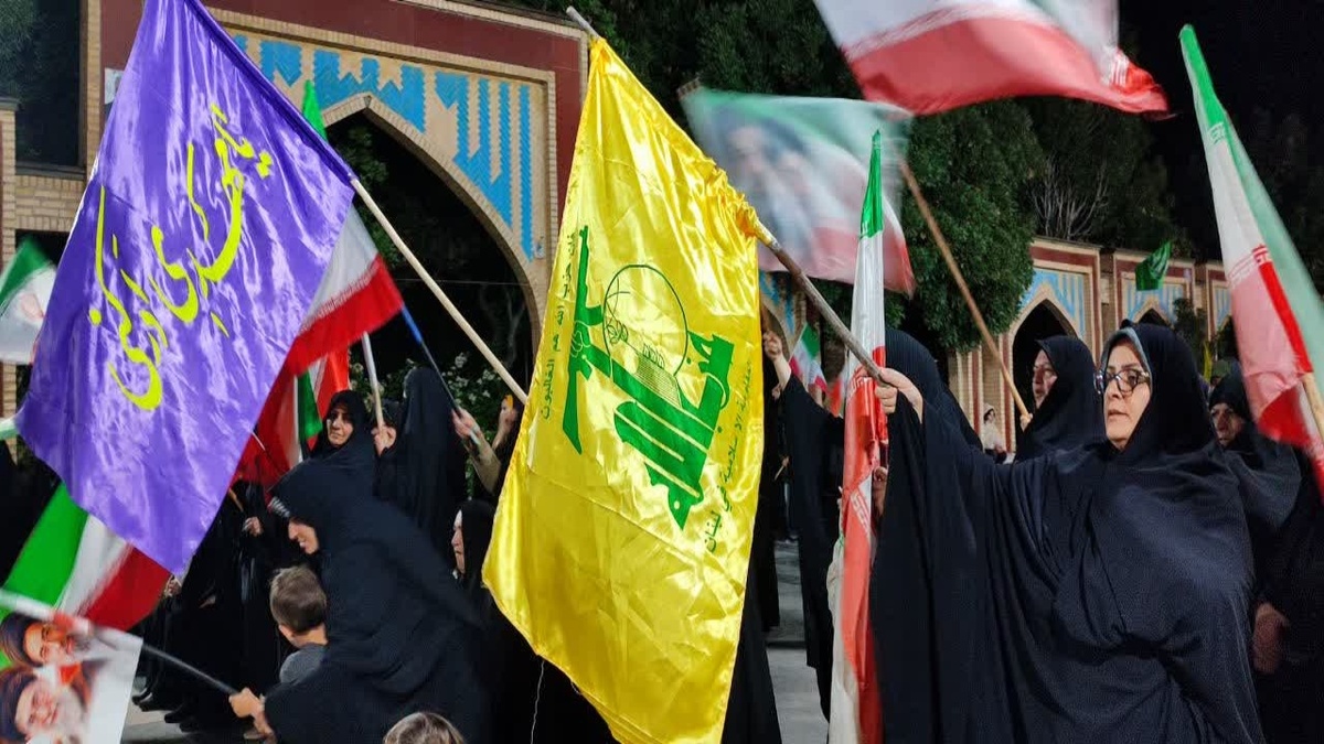 باشگاه خبرنگاران -تجمع میثاق با رهبر شهید با کاروان خودرویی و فریادِ حمایت از حزب‌الله در صالح آباد + فیلم و عکس