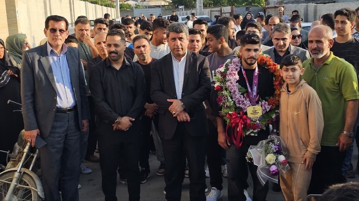 باشگاه خبرنگاران -استقبال از قهرمان کشتی آسیا در هادی‌شهر + فیلم
