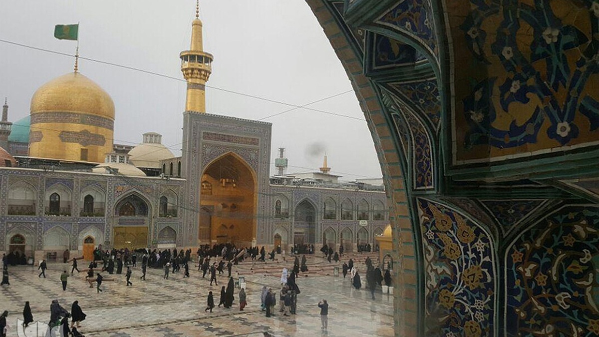 نقاره‌نوازی خادمان امام رضا (ع) در شب عید غدیر + فیلم