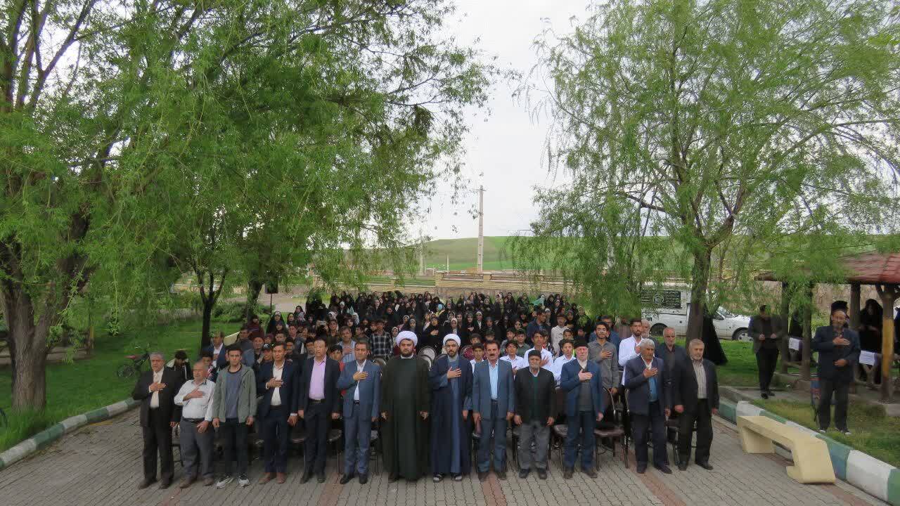 برگزاری همایش خانوادگی تجدید بیعت با ولایت در هریس + عکس و فیلم
