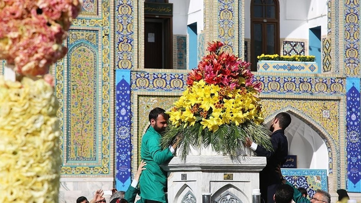 گل‌آرایی حرم مطهر رضوی در عید بزرگ غدیر خم + فیلم