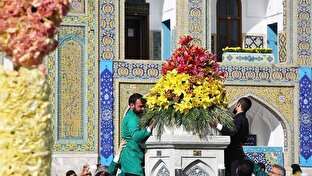 گل‌آرایی حرم مطهر رضوی در عید بزرگ غدیر خم + فیلم
