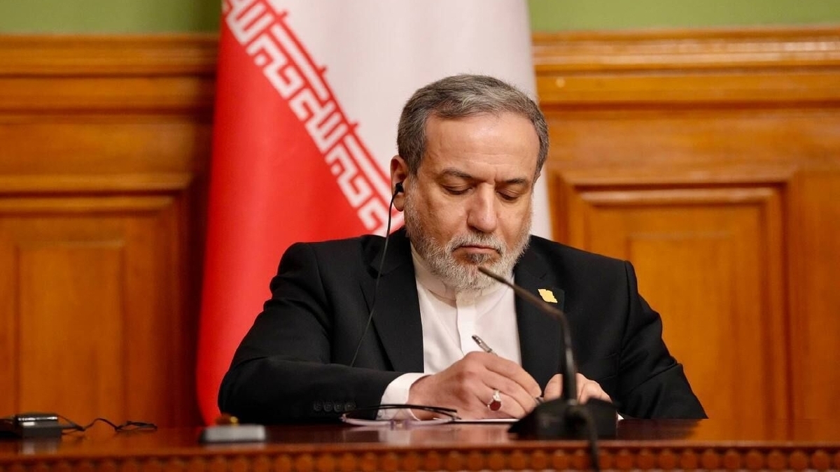 باشگاه خبرنگاران -بزرگداشت یاد کودکان شهید میناب توسط عراقچی: داغ ناتمام میناب