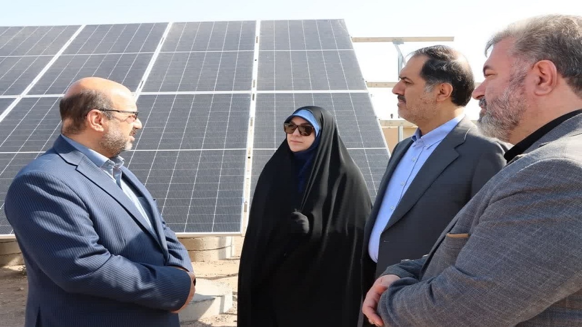 باشگاه خبرنگاران -نیروگاه ۷۵ کیلوواتی برق خورشیدی در انبار نفت قم افتتاح شد