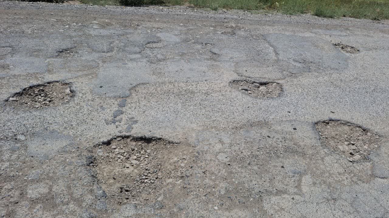 گلایه رانندگان از وضعیت نامناسب آسفالت در جاده نردین به بخش کالپوش میامی گلایه رانندگان از وضعیت نامناسب آسفالت در جاده نردین به بخش کالپوش میامی