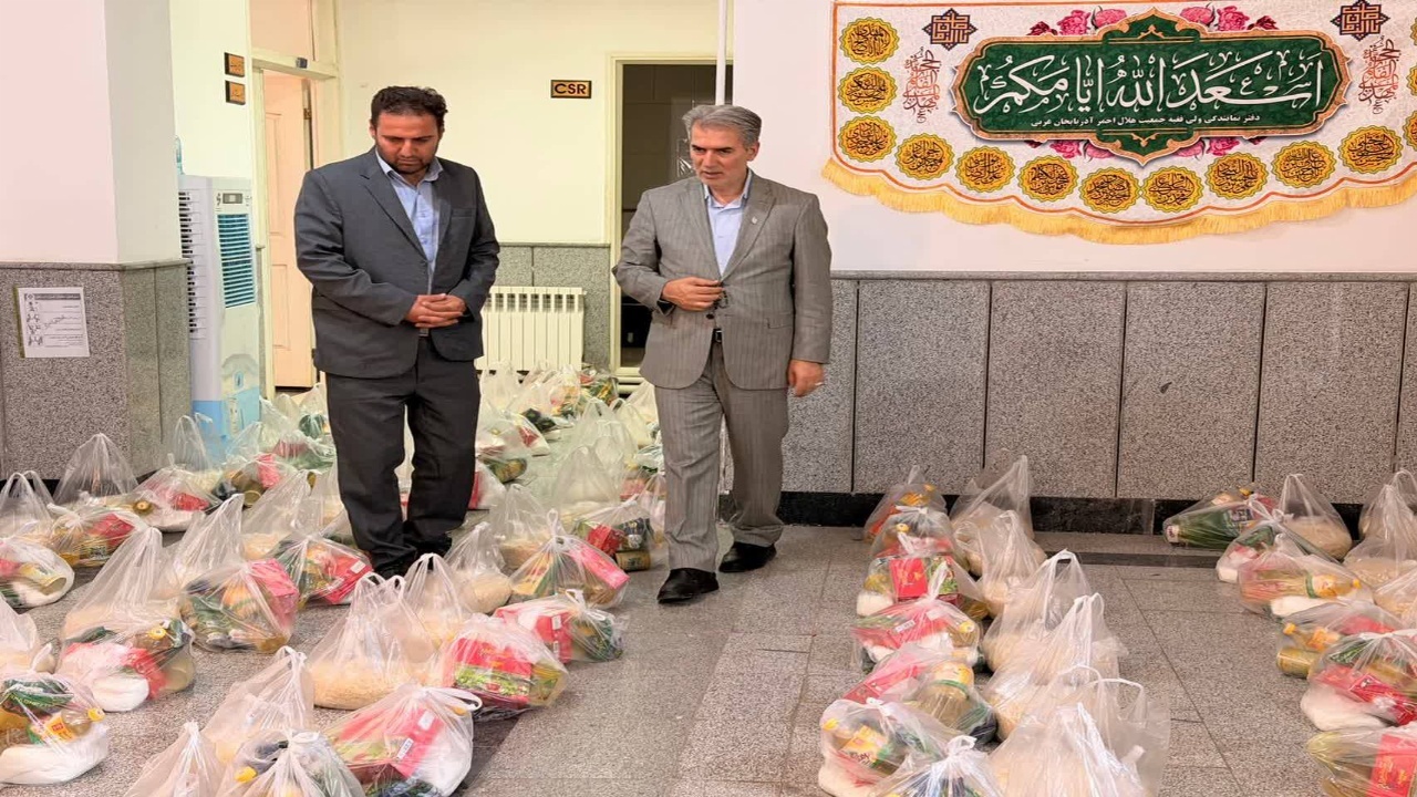 توزیع ۱۳۰ بسته مواد غذایی ویژه خانواده&zwnj;های آسیب دیده از جنگ در سلماس+تصاویر