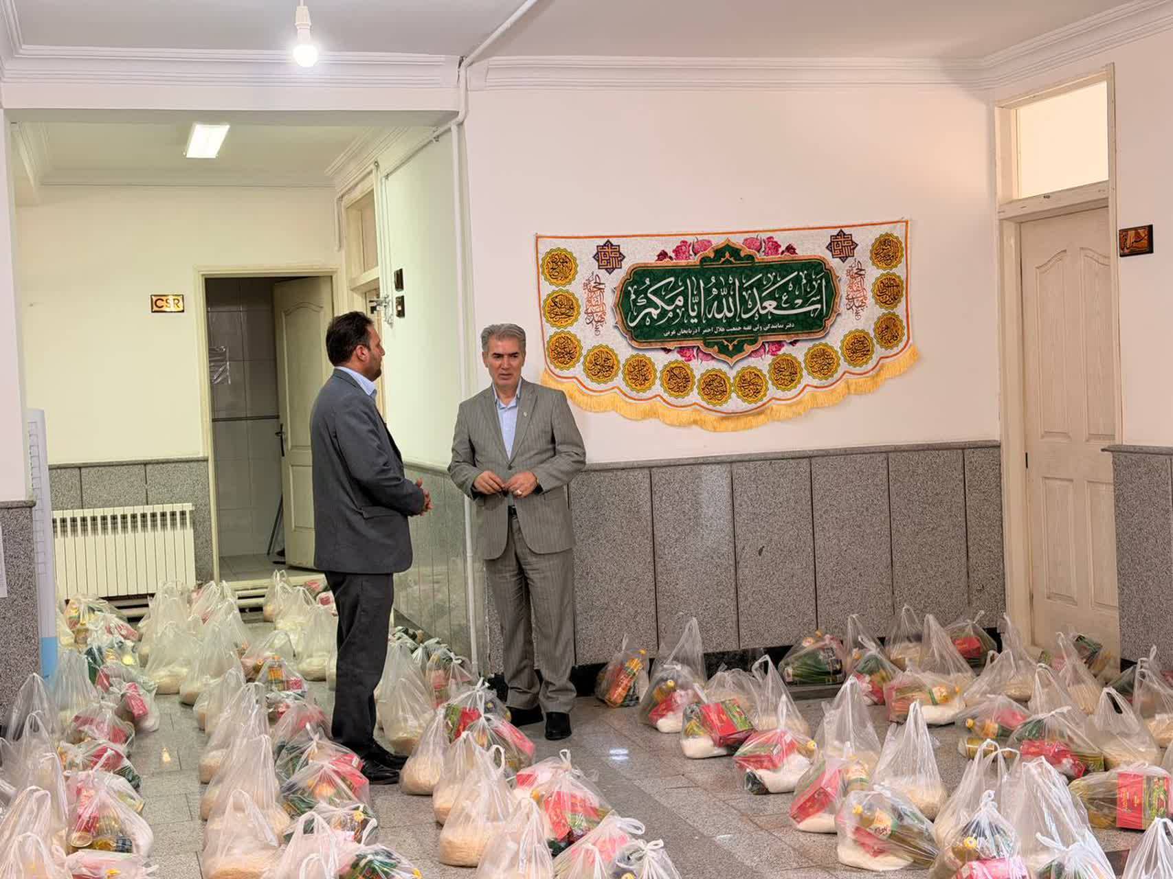 توزیع ۱۳۰ بسته مواد غذایی ویژه خانواده&zwnj;های آسیب دیده از جنگ در سلماس+تصاویر