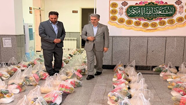 توزیع ۱۳۰ بسته مواد غذایی ویژه خانواده‌های آسیب دی