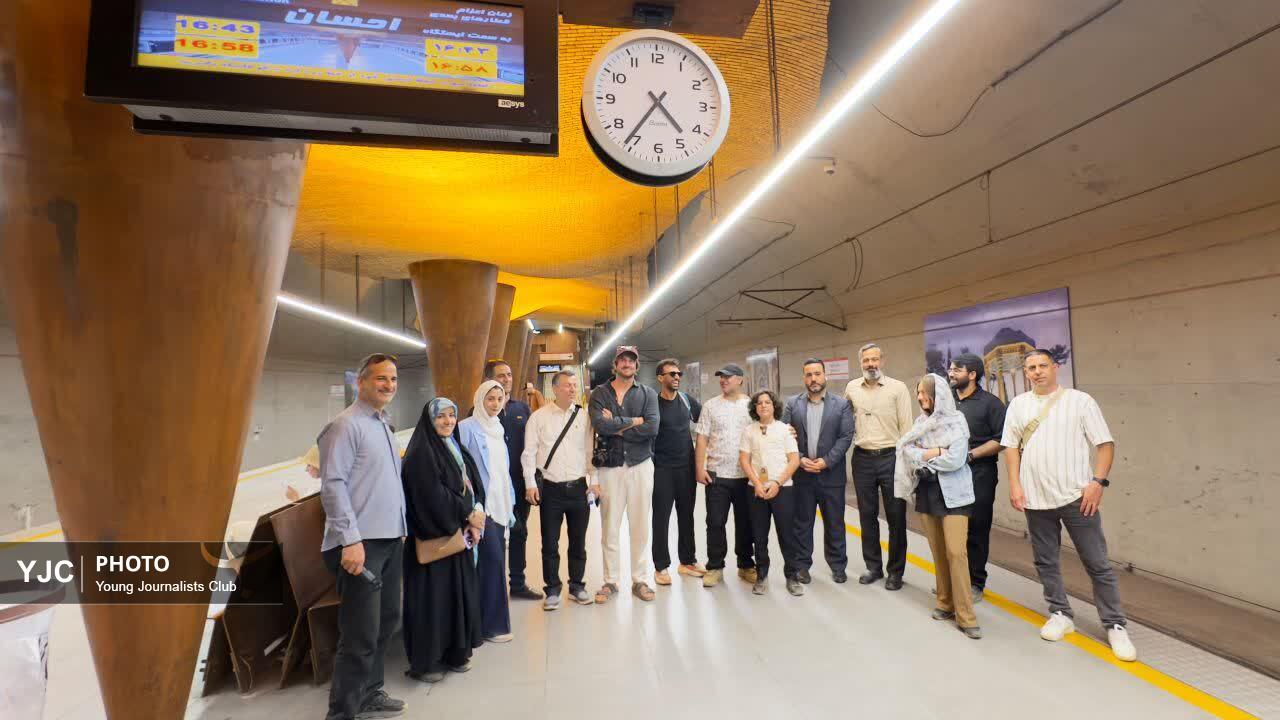 شیراز در قاب روایت میدانی خبرنگاران خارجی شیراز در قاب روایت میدانی خبرنگاران خارجی