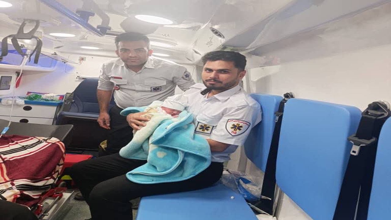 آمبولانس ۱۱۵ کازرون؛ جایی که نوزاد به زندگی لبخند زد